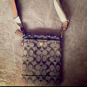 Coach canvas crossbody -like new!